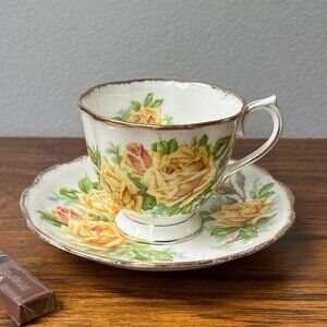 Royal Albert England Bone China Cup & Saucer Yellow Tea Rose Reg.№ 839056 1940s